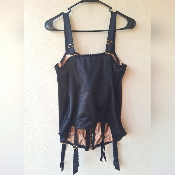 Cacique Lace Black Corset With Metal Straps and Secure Bra Strap Size 22/24 - Picture 4 of 9